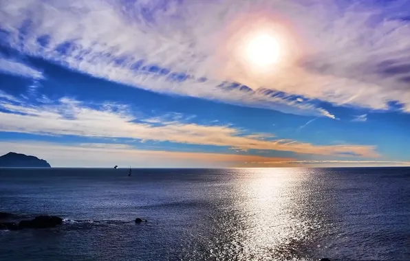 Картинка море, небо, солнце, облака, лодка, корабль, горизонт