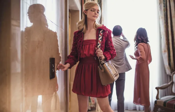 Картинка модель, платье, актриса, прическа, блондинка, сумка, кофта, в красном