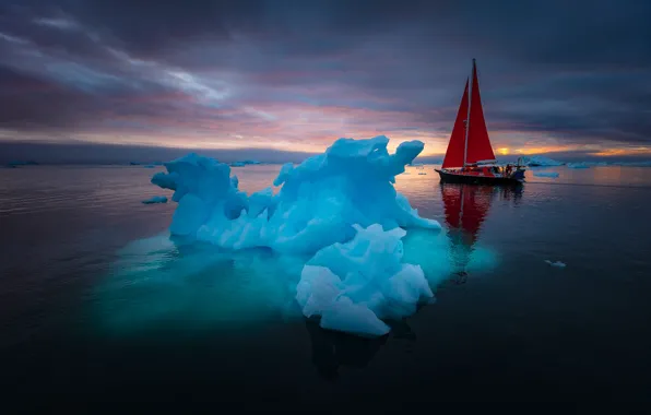 Картинка пейзаж, закат, отражение, океан, лодка, парусник, льды, паруса