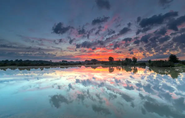Картинка облака, закат, отражение, берег, водоем