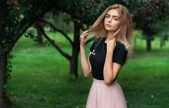 Картинка лето, взгляд, девушка, поза, фото, волосы, портрет, сад