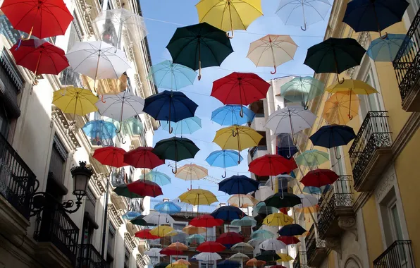 Картинка город, улица, зонты