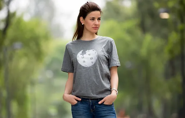Картинка girl, beautiful, model, pretty, jeans, t-shirt, long-haired