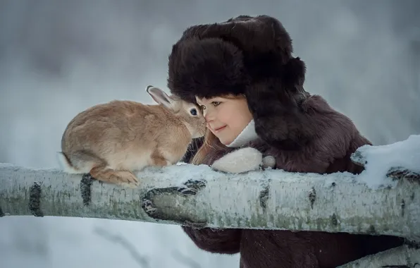 Картинка зима, шапка, кролик, девочка, бревно, друзья