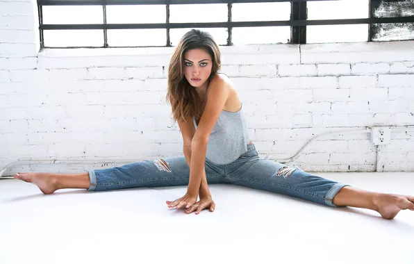 Взгляд, девушка, модель, джинсы, майка, актриса, Phoebe Tonkin, Фиби Тонкин