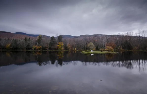 Облака, горы, озеро, островок, mountains, clouds, lake, шезлонги