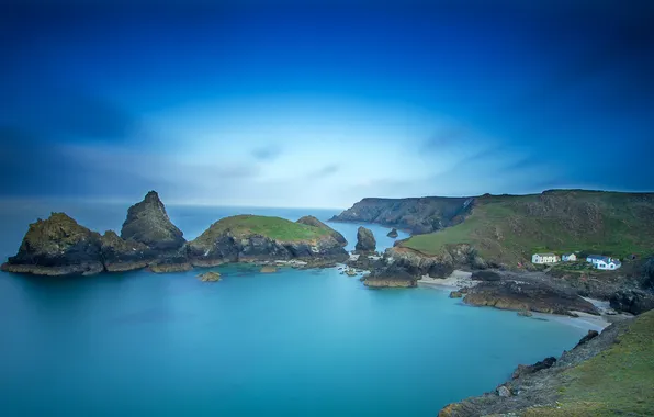 Море, небо, облака, горы, скалы, дома, вечер