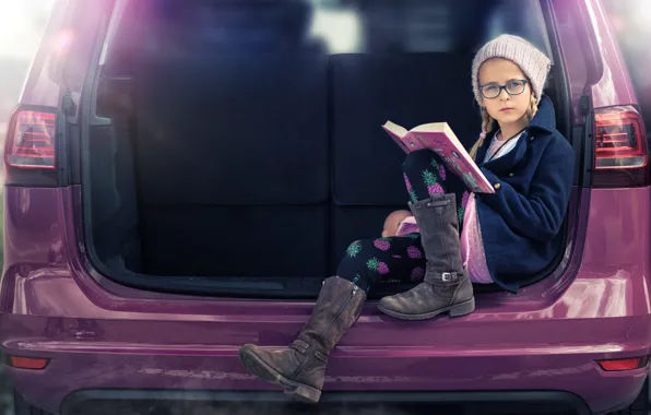 Картинка авто, очки, девочка, книга, шапочка, Be careful if she's reading