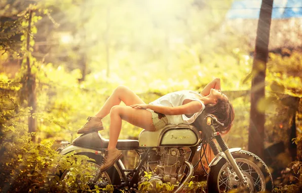 Девушка, мотоцикл, азиатка