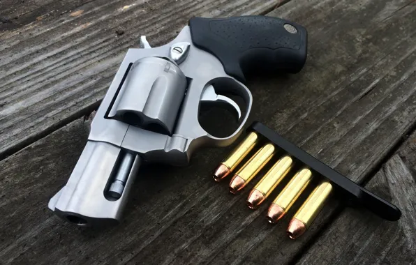 Доски, патроны, револьвер, revolver, Taurus, 357 Magnum, 605ss
