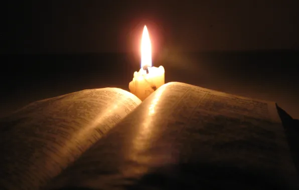 Темно, свеча, книга, Библия