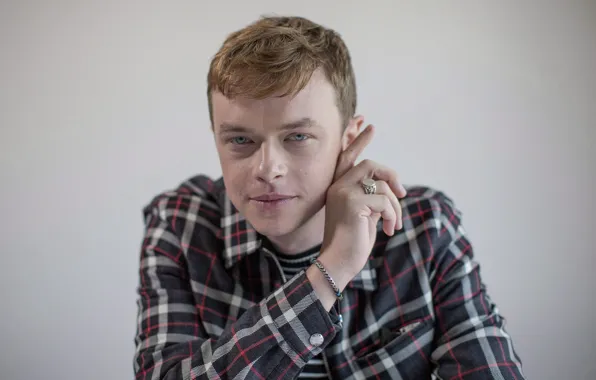Dane DeHaan, Дэйн ДеХаан, на фотосессии для фильма, Two Lovers and a Bear, Двое влюблённых …