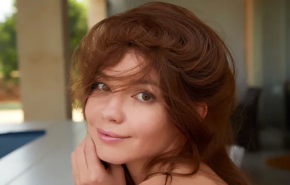 Картинка взгляд, лицо, улыбка, волосы, шатенка, карие глаза, Nedda A
