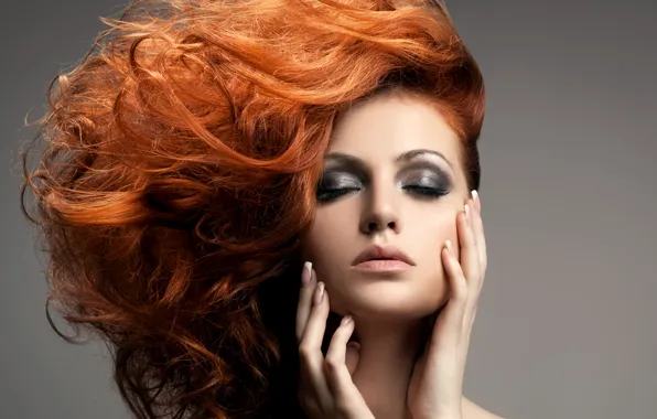 Картинка девушка, портрет, руки, макияж, рыжие волосы, длинные волосы, закрытые глаза