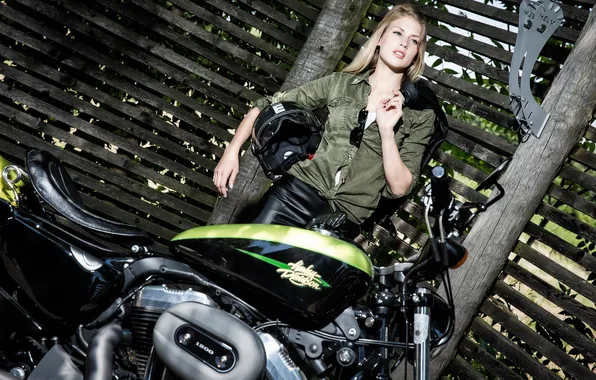 Картинка девушка, фон, мотоцикл