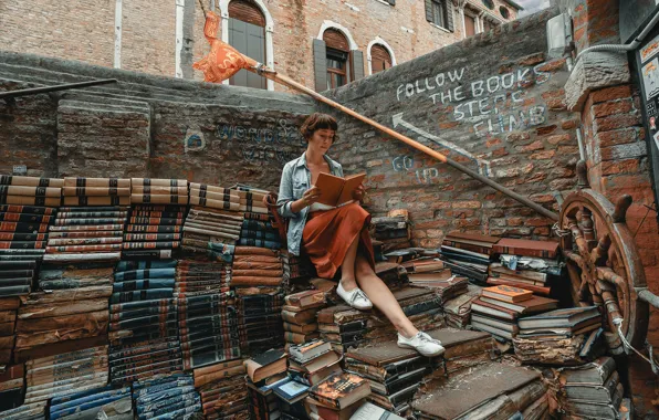 Картинка девушка, книги, библиотека