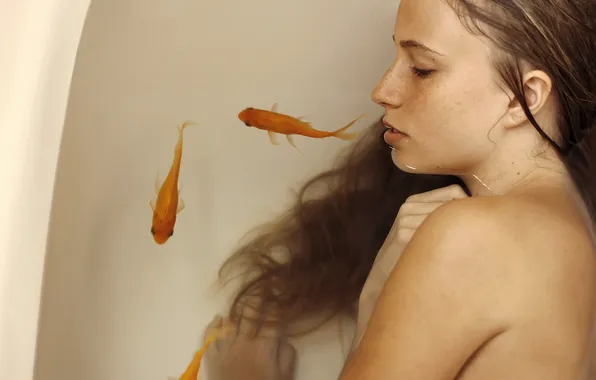 Картинка девушка, рыбки, ванна