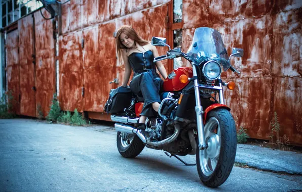 Девушка, улица, мотоцикл