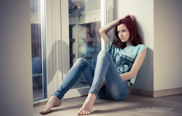 Картинка девушка, отражение, джинсы, girl, Lukas Misiunas