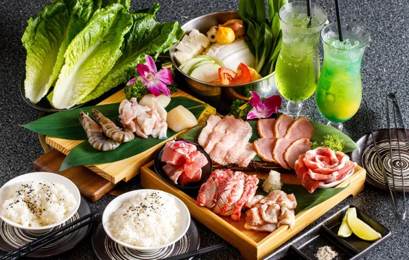 Бокалы, коктейль, мясо, рис, овощи, салат, креветки, морепродукты