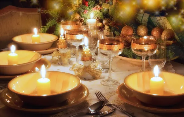 Картинка стол, елка, свечи, бокалы, Рождество, посуда, бантики, новогодняя