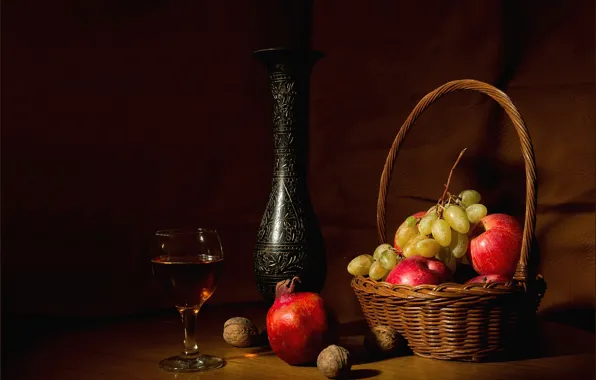 Картинка бокал, яблоко, виноград, кувшин, орехи, натюрморт, гранат