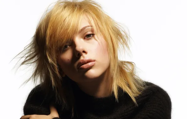 Актриса, Scarlett Johansson, блондинка, белый фон, чёрный свитер