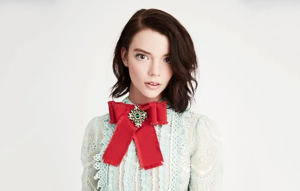 Взгляд, портрет, брюнетка, белый фон, красотка, Аня Тейлор-Джой, Anya Taylor-Joy, W Magazine