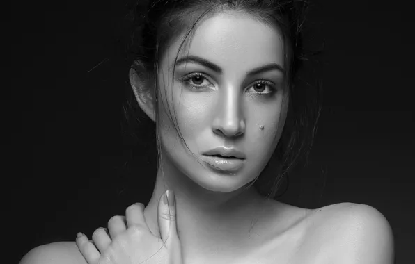 Картинка black & white, girl, eyes, smile, beautiful, model, lips, face