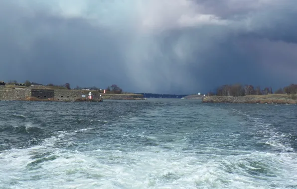 Море, небо, берег, кильватерный след