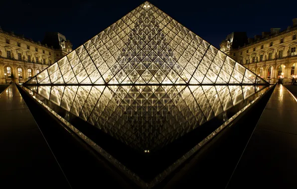 Картинка свет, ночь, город, отражение, Франция, Париж, Лувр, пирамида