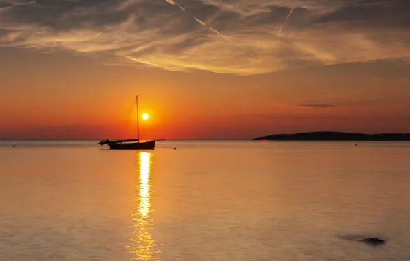 Море, закат, лодка