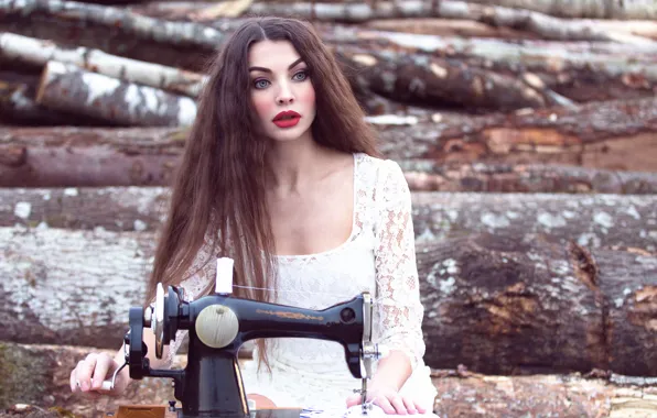 Девушка, швейная машинка, Inese Stoner, The Story of a Seamstress
