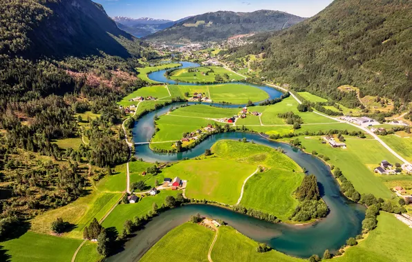 Горы, река, долина