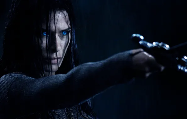 Взгляд, Дождь, Меч, Актриса, Кино, Брюнетка, Rhona Mitra, Кольчуга
