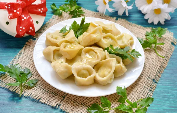 Ромашки, петрушка, тесто, пельмени