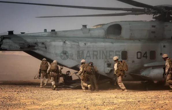 Картинка пустыня, солдаты, вертолёт, военный, Sikorsky, транспортный, тяжёлый, морская пехота