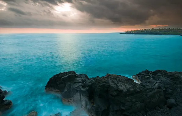 Картинка море, небо, тучи, шторм, скалы, Гавайи, домики, hawaii
