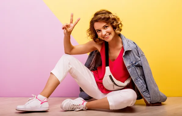 Картинка girl, smile, model, pretty, jeans, sneakers