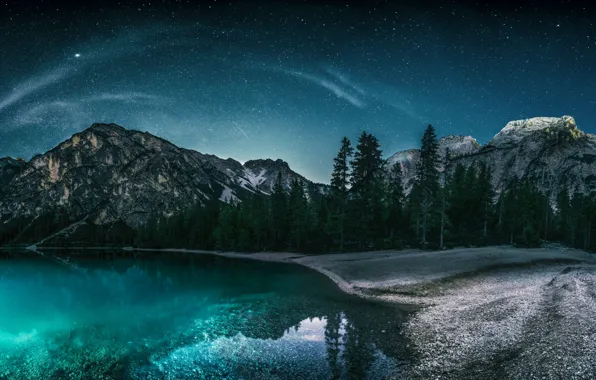 Картинка лес, пейзаж, горы, ночь, природа, озеро, звёзды, Италия