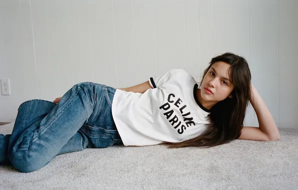 Взгляд, девушка, комната, джинсы, на полу, Olivia Rodrigo