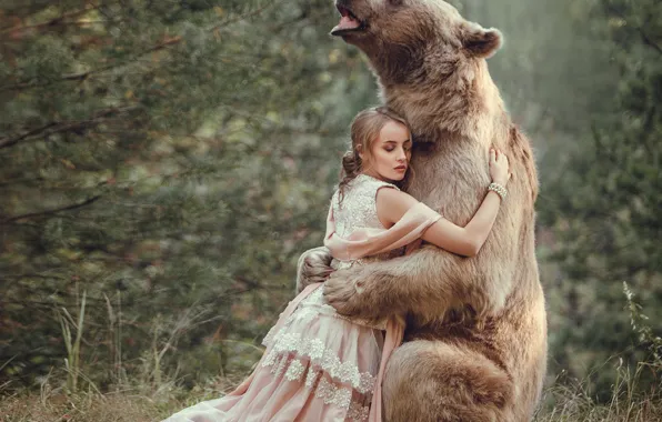 Картинка лес, девушка, платье, медведь, дружба, друзья, обнимашки, Ольга Веремьёва