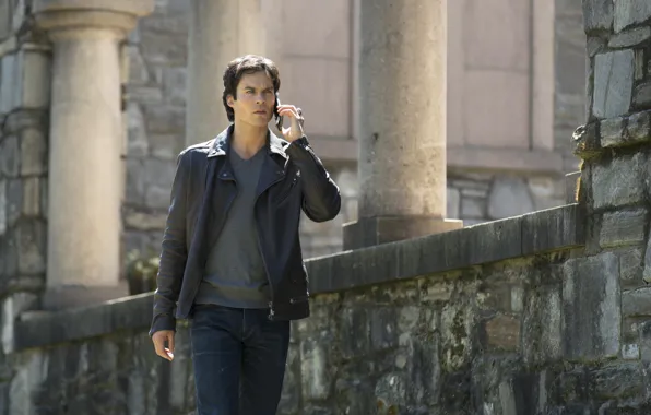 Куртка, телефон, мужчина, Дневники вампира, Ian Somerhalder, Йен Сомерхолдер, Vampire Diaries
