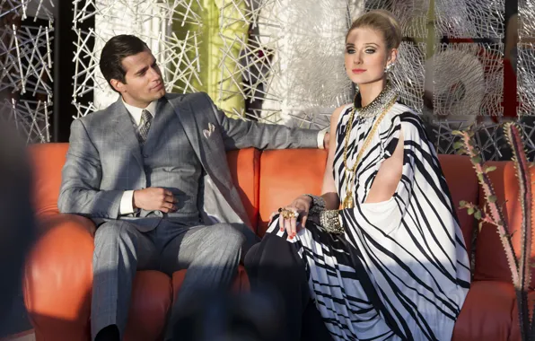 Картинка на диване, сидят, Henry Cavill, Генри Кавилл, Elizabeth Debicki, Элизабет Дебики, Агенты А.Н.К.Л., The Man …