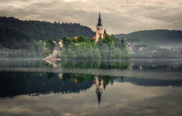 Церковь, Словения, озеро Блед
