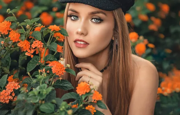 Картинка взгляд, девушка, цветы, природа, растения, макияж, кепка, шатенка