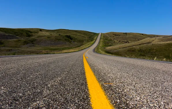 Дорога, небо, холмы