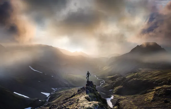 Облака, свет, горы, скалы, человек, долина, Исландия