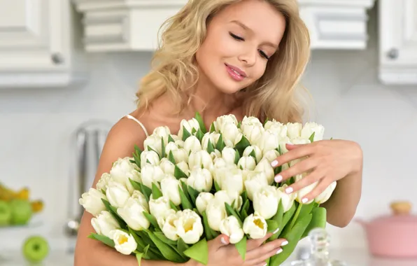 Картинка девушка, цветы, настроение, букет, прическа, блондинка, кухня, тюльпаны