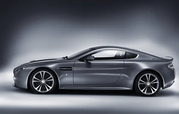 Aston Martin, Vantage, Машина, V12